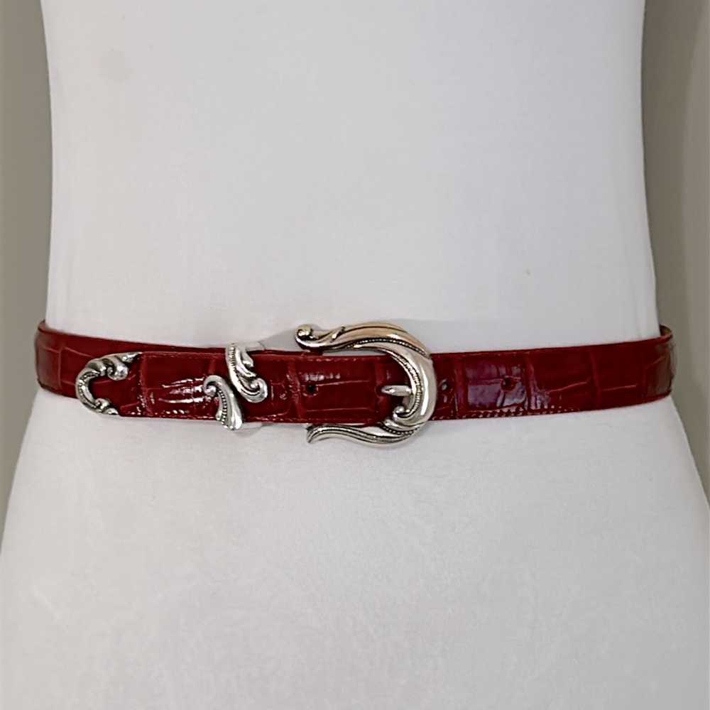 Coldwater Creek red embossed leather belt.
Filigree Silver‎ buckle. Size Medium.